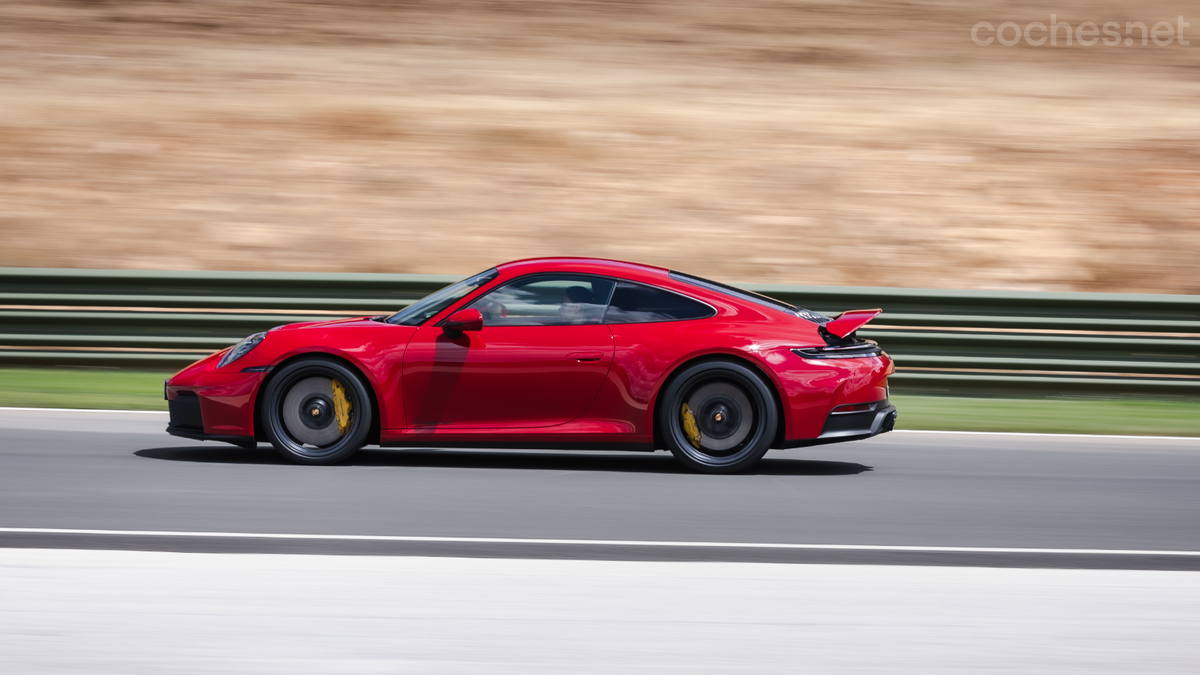 El Porsche 911 Carrera GTS es una versión ideal para rodar en circuito, por su efectividad y por su alta potencia: 541 CV