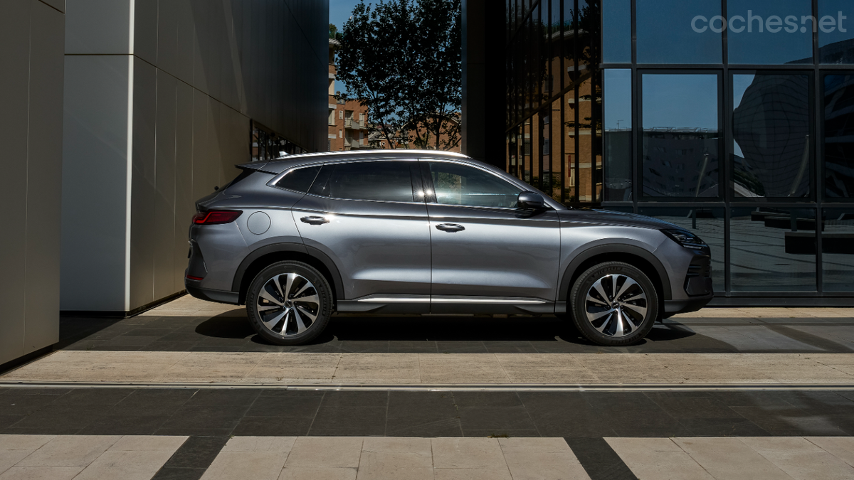 El SUV medio de la marca china estrena variante PHEV (híbrida enchufable).