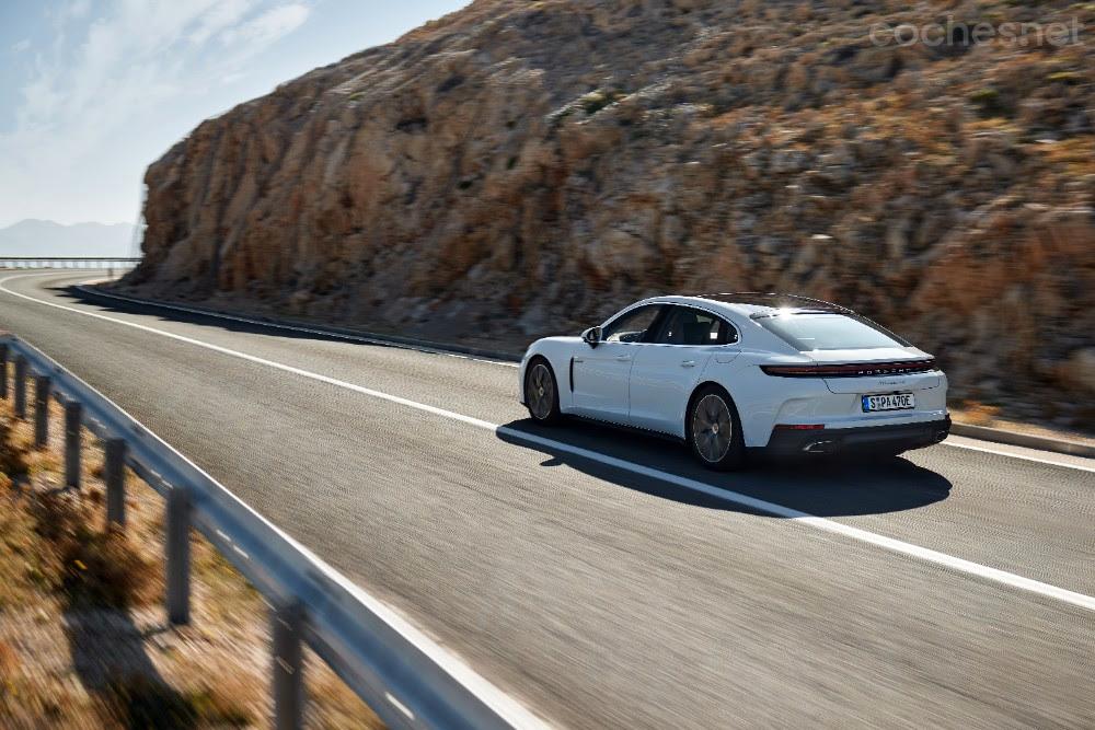 Los nuevos Porsche Panamera 4 E-Hybrid montan un motor V6 biturbo que ofrece 470 o 544 CV dependiendo de la versión. 