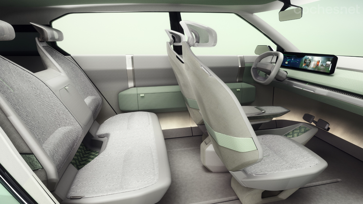 Al tratarse de un concept car, su interior presenta un aire más futurista y minimalista que podría cambiar en el modelo de producción.