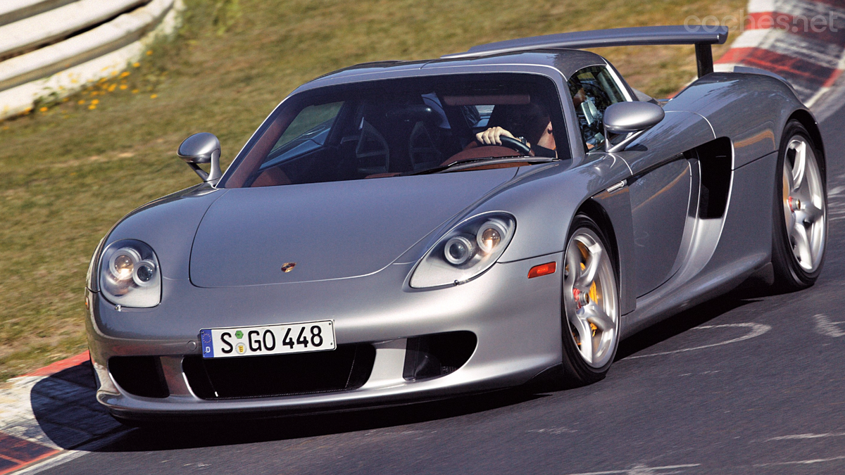 El Porsche Carrera GT fue el primer "supercoche" de Porsche, con motor V10 atmosférico y 612 CV. Estaba basado en un concept para competir en Le Mans.