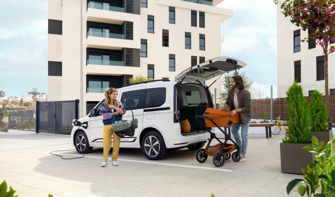 Nuevo Volkswagen Caddy PHEV, con 5 o 7 plazas y versión Cargo