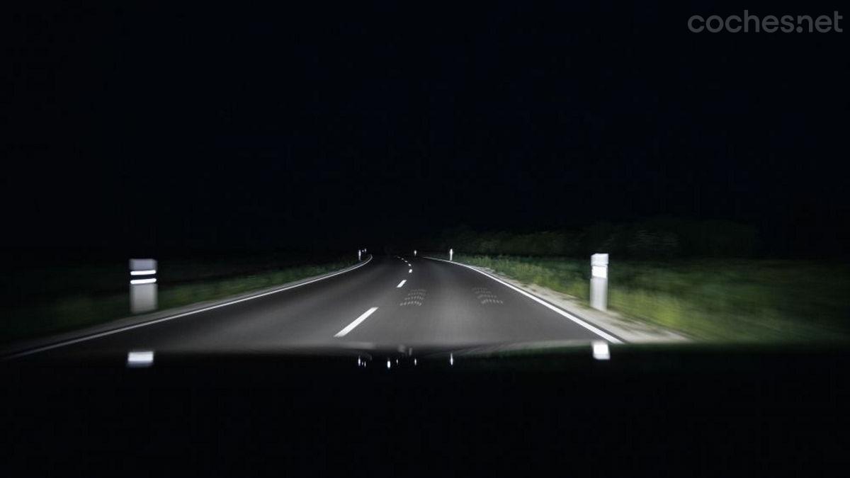 Un faro en buen estado puede marcar la diferencia en la conducción nocturna.