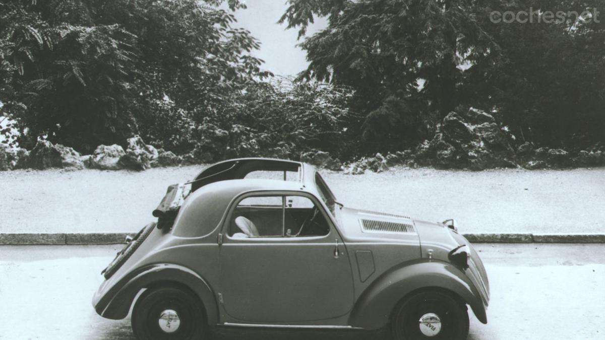 El Fiat Topolino de 1936, un pequeño coche biplaza, se parecía a un 'ratoncito', de ahí su nombre