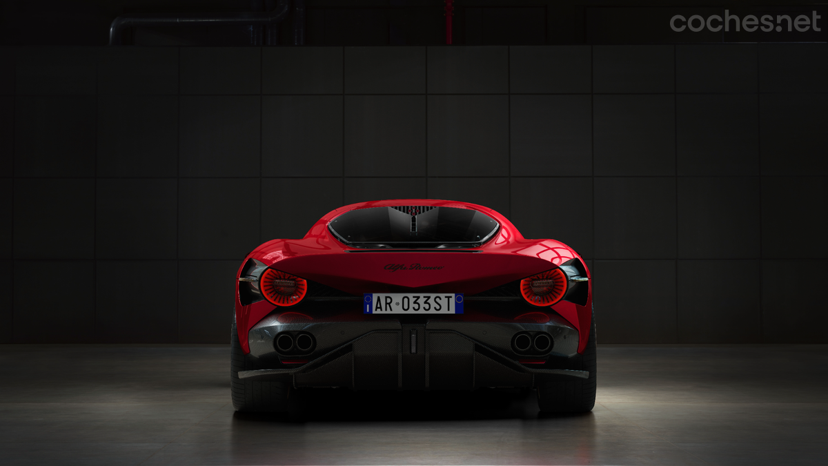 Alfa Romeo anuncia una velocidad máxima de 333 km/h para el V6 y 310 km/h para el eléctrico.