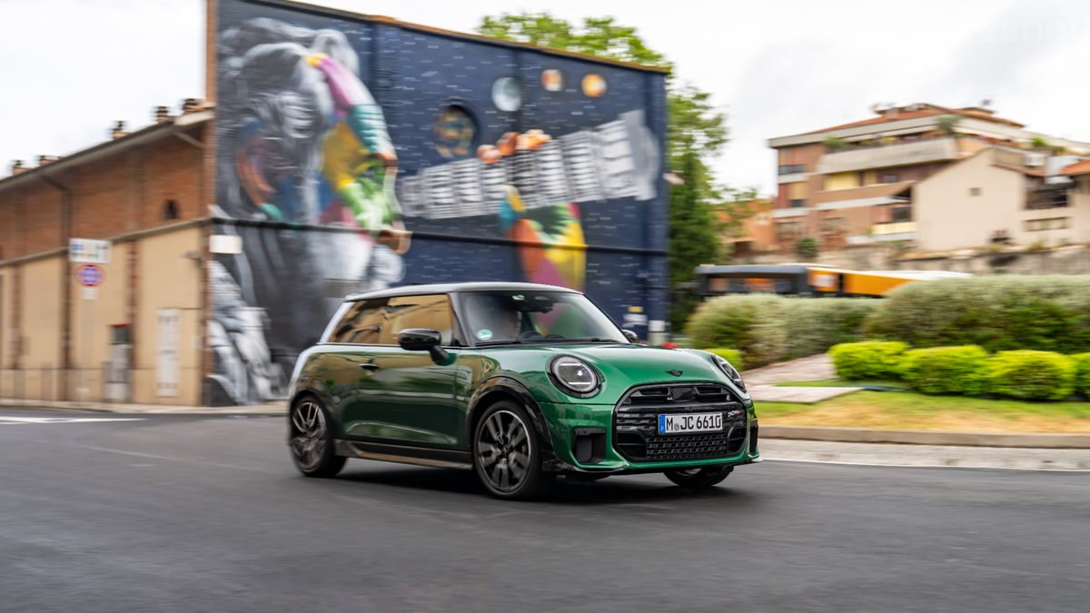 Mini Cooper S con acabado JCW: de nuevo, marcando carácter