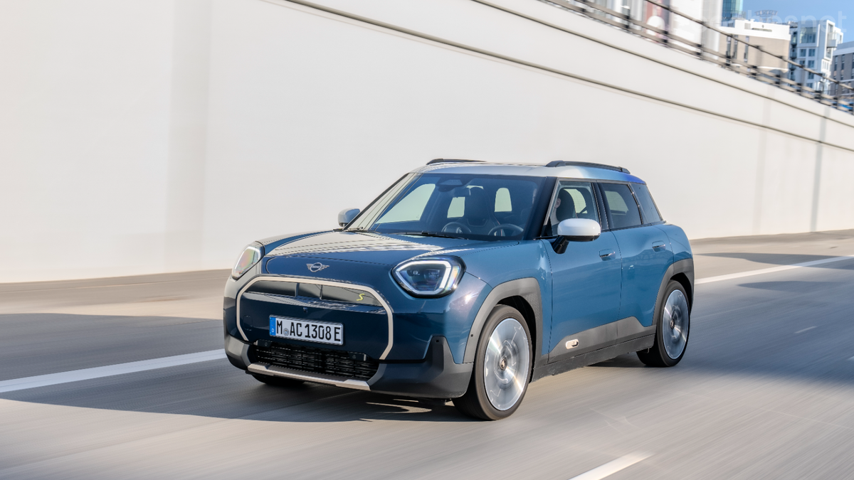 El nuevo Mini Aceman cubre las necesidades de los que buscan un coche utilitario pero con la versatilidad de un compacto, y además, eléctrico. 