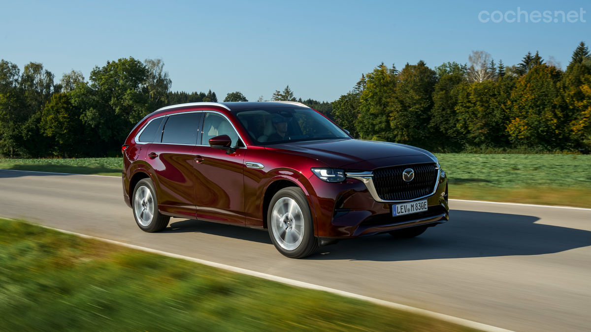 El Mazda CX-80 es, ante todo, un SUV confortable y muy habitable. Su carácter es tranquilo, a pesar de la potencia de sus propulsores. 