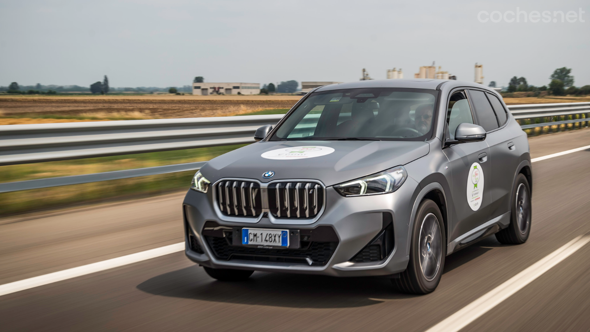 BMW se ha especializado en desdoblar sus modelos en versiones térmica y eléctrica. Es el caso del iX1.