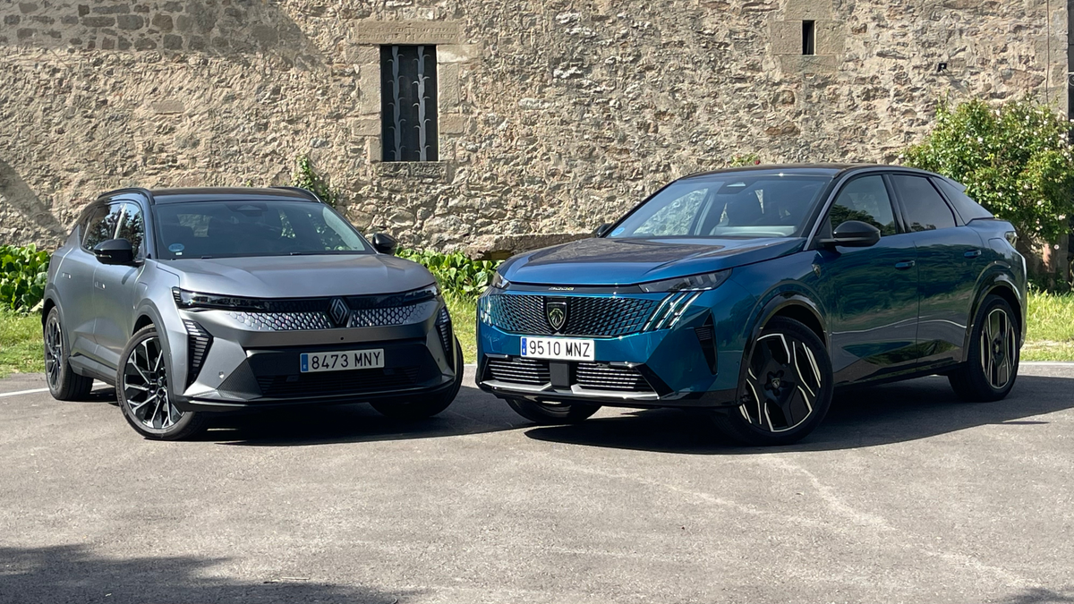 En el apartado eléctrico son muy similares, tanto en potencia como en capacidad de atería. El Peugeot, no obstante, gasta menos.