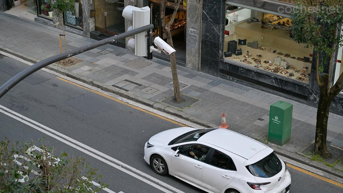 Más de 25 puntos de control vigilan la entrada de vehículos a la ZBE de Bilbao.