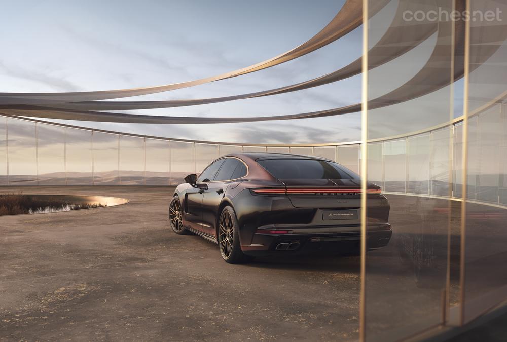 La pintura exterior, muy estudiada en su efecto visual, da un aspecto todavía más "premium" al Panamera. 