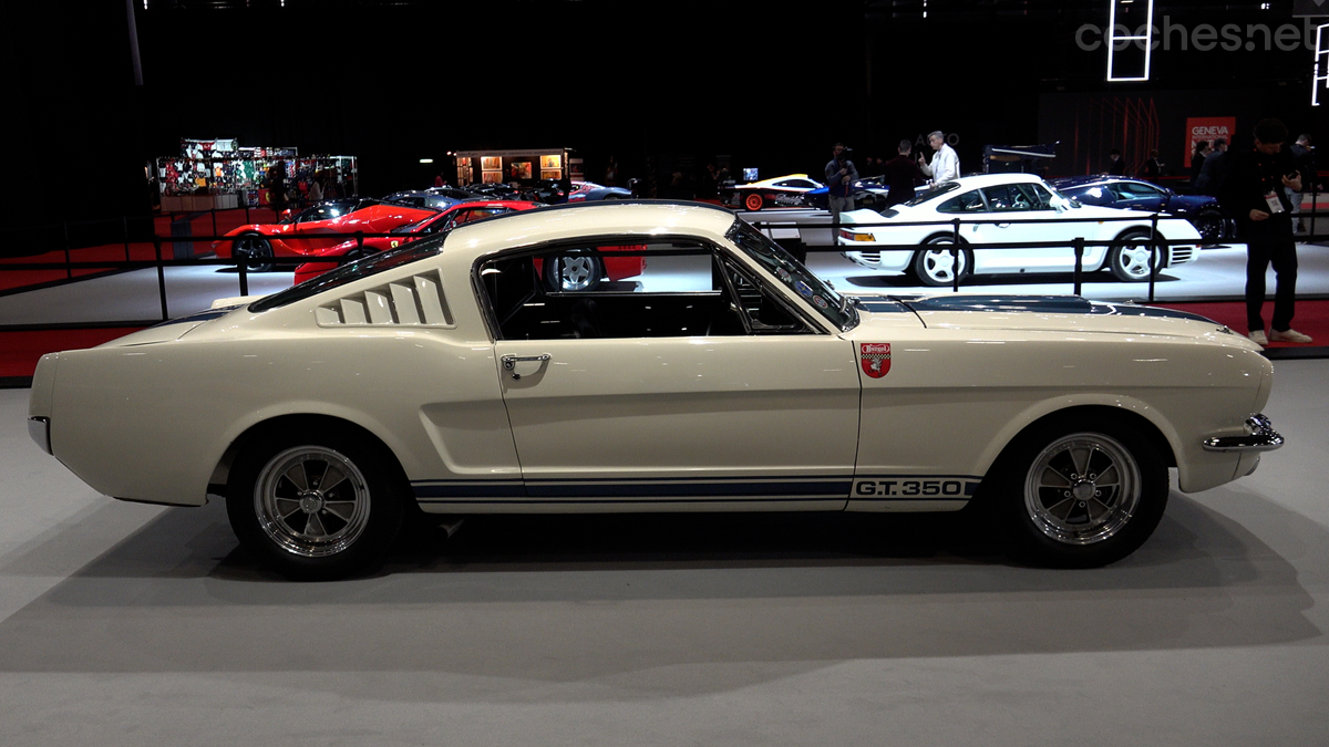El Ford Mustang Shelby GT500 de 1967 es una versión icónica del famoso Pony Car de Ford.