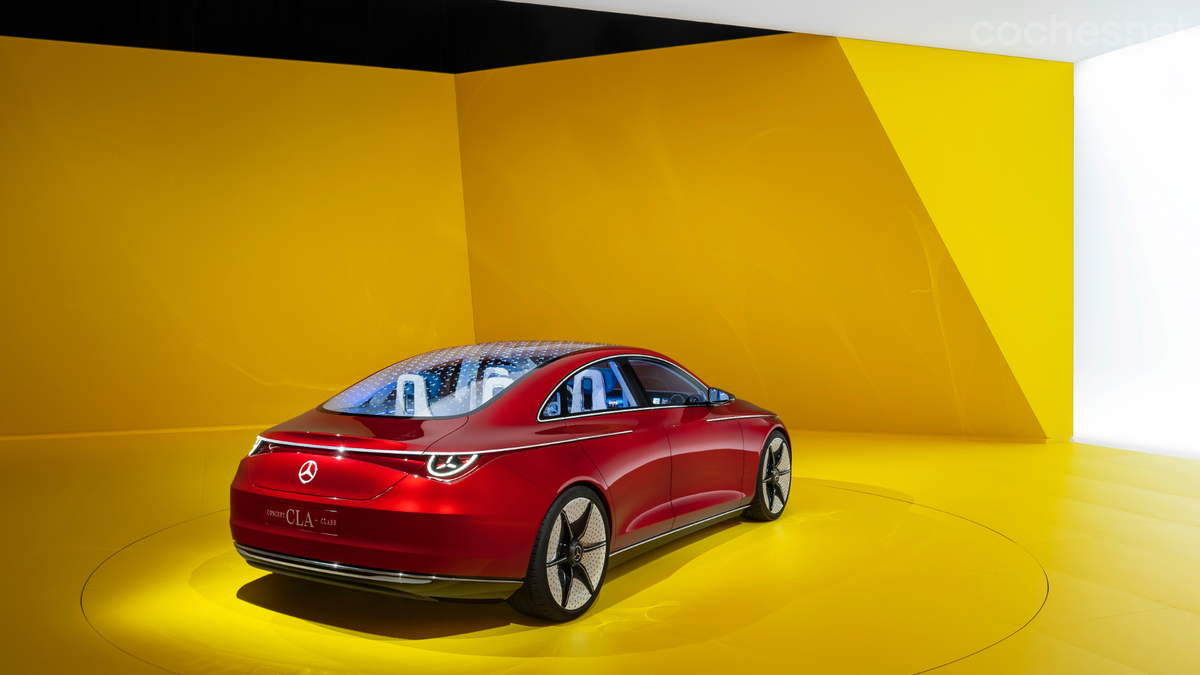 El Mercedes CLA Concept se asienta sobre la nueva plataforma MMA para eléctricos, que puede ser tracción trasera o integral
