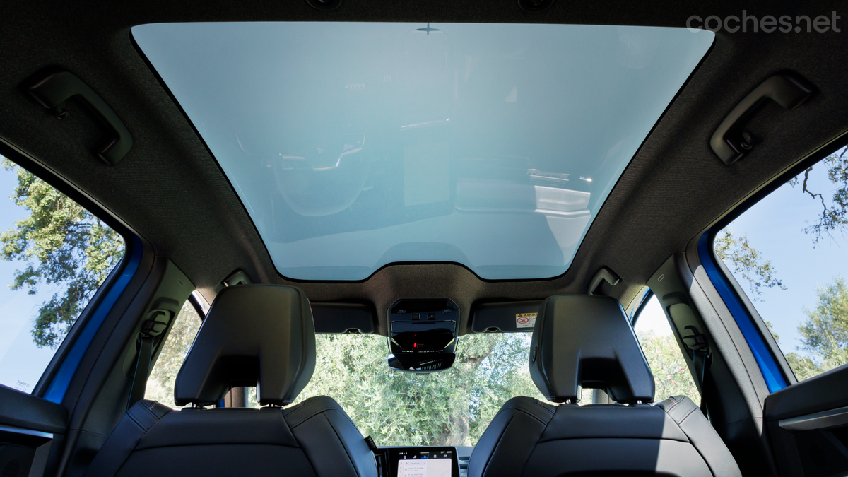 El techo de cristal del Renault Rafale puede transformarse en opaco (blanco).