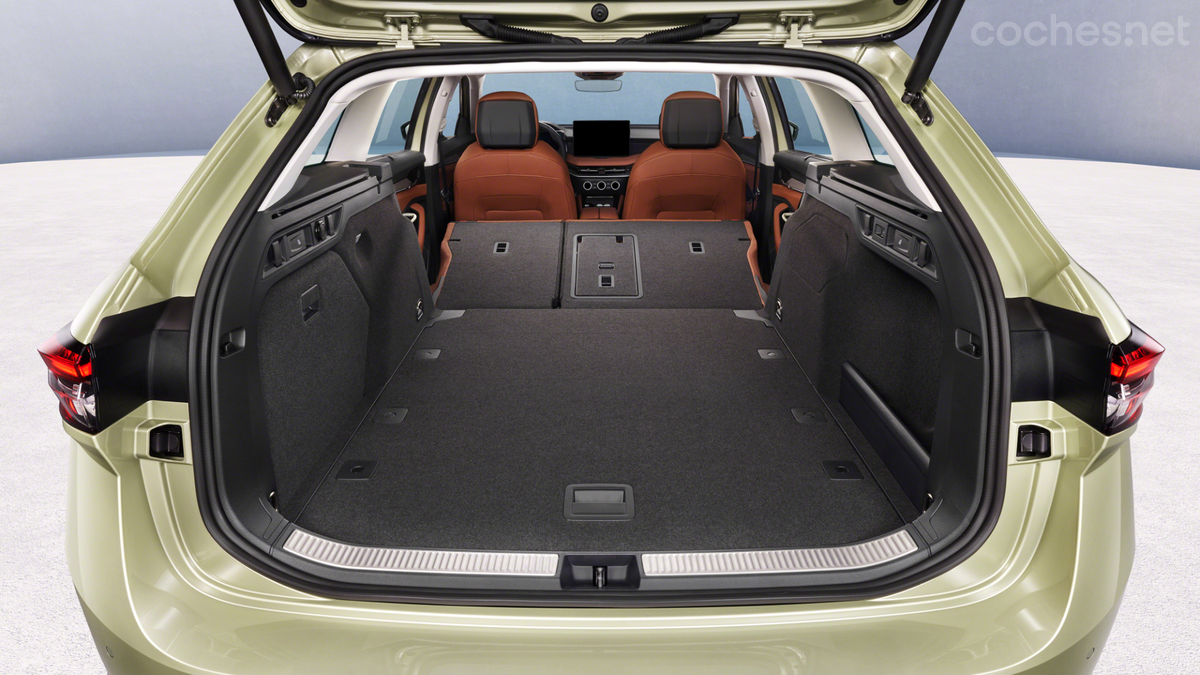 El Skoda Superb Combi ofrece una capacidad de carga en el maletero de 690 litros, con los asientos sin abatir