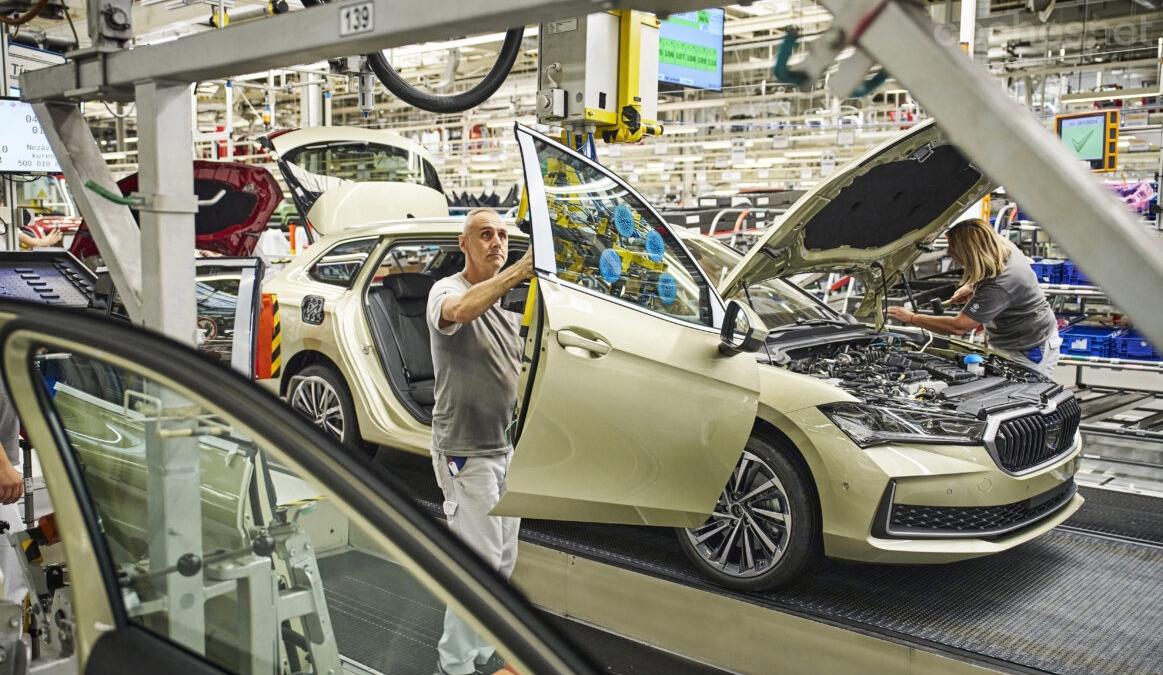 Grupos como Volkswagen seguro que querrían seguir fabricando modelos PHEV más allá de 2035.