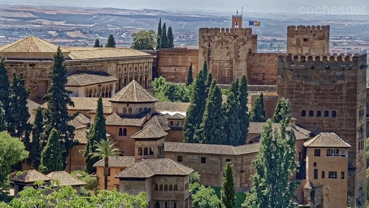 Granada es una de las ciudades más visitadas en España por su Alhambra.