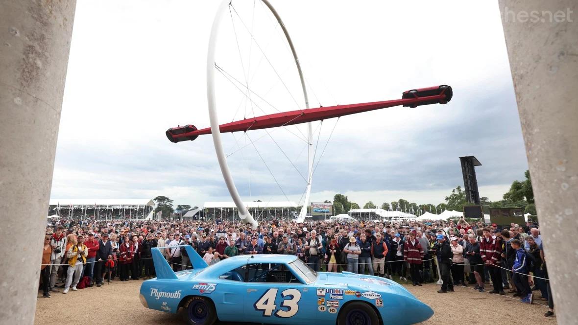 La expectación que despiertan los coches clásicos de competición en Goodwood es muy alta. 