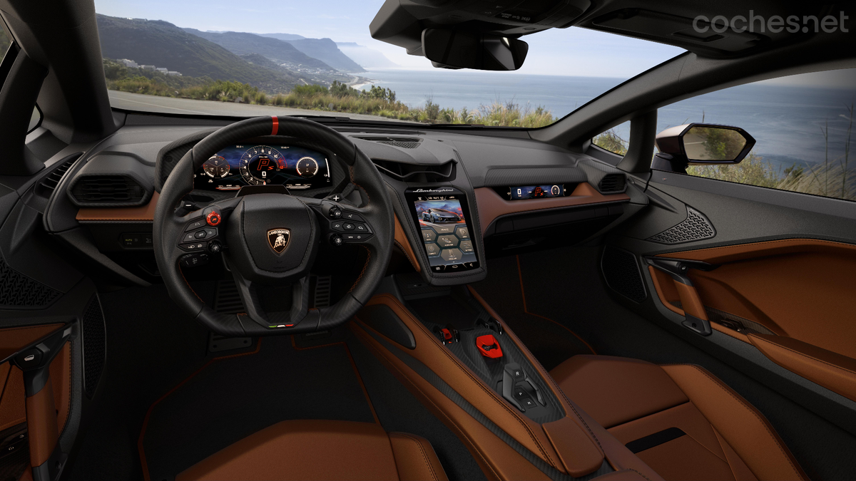 Hereda el interior del Lamborghini Revuelto, inspirado en la aviación, con tres pantallas digitales y materiales de alta calidad