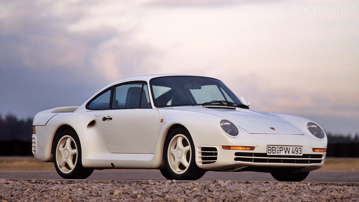 El versátil  Porsche 959 ofrecía 515 CV en su versión S. Tenía tracción total y suspensión electrónica. Participó en Le Mans y en el París-Dakar el mismo año.