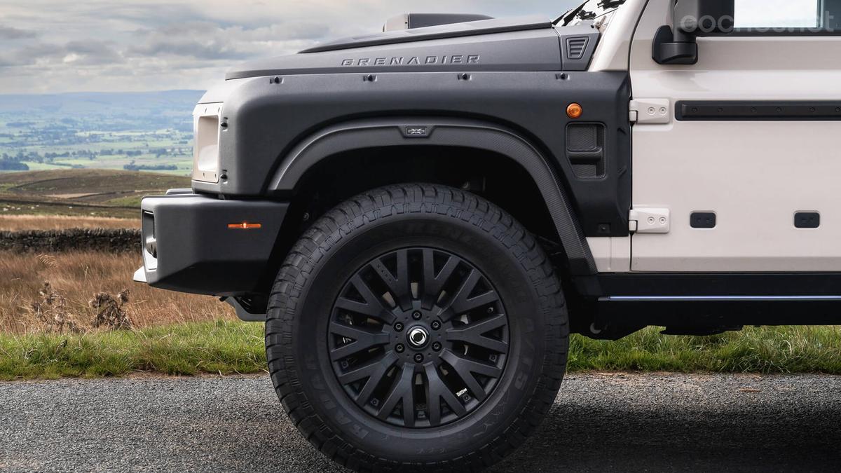 La Serie II Expedition de Chelsea Truck y KAHN: un todoterreno que fusiona exclusividad y resistencia.