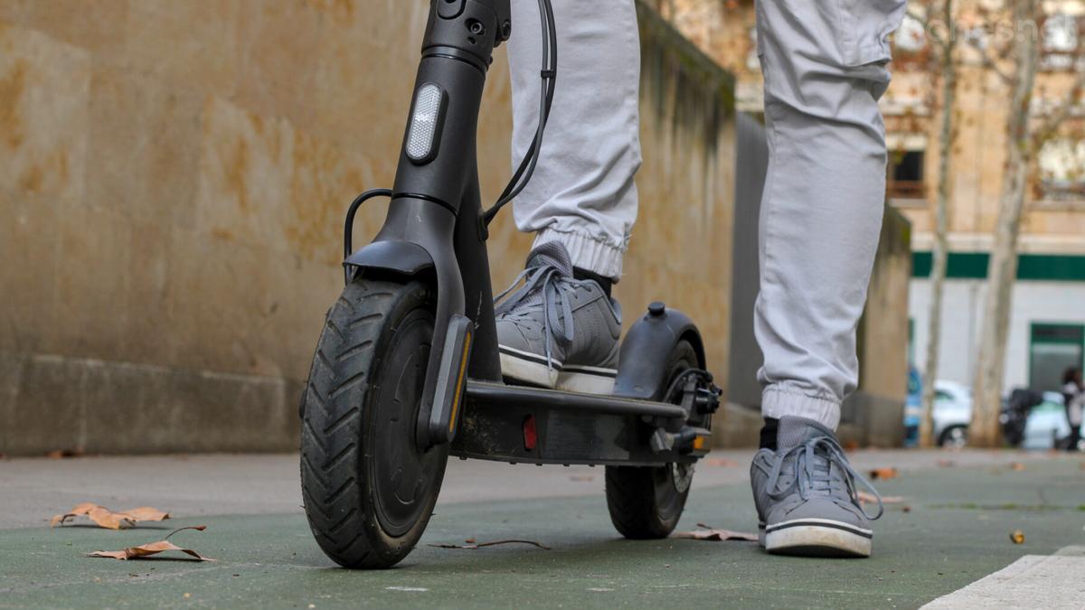 #PorLaAceraNO, la DGT nos recuerda cómo movernos en patinete