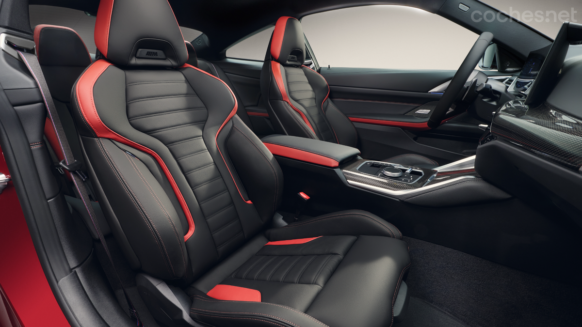 Interior muy exclusivo y deportivo con detalles en rojo para las versiones M Perfomance.