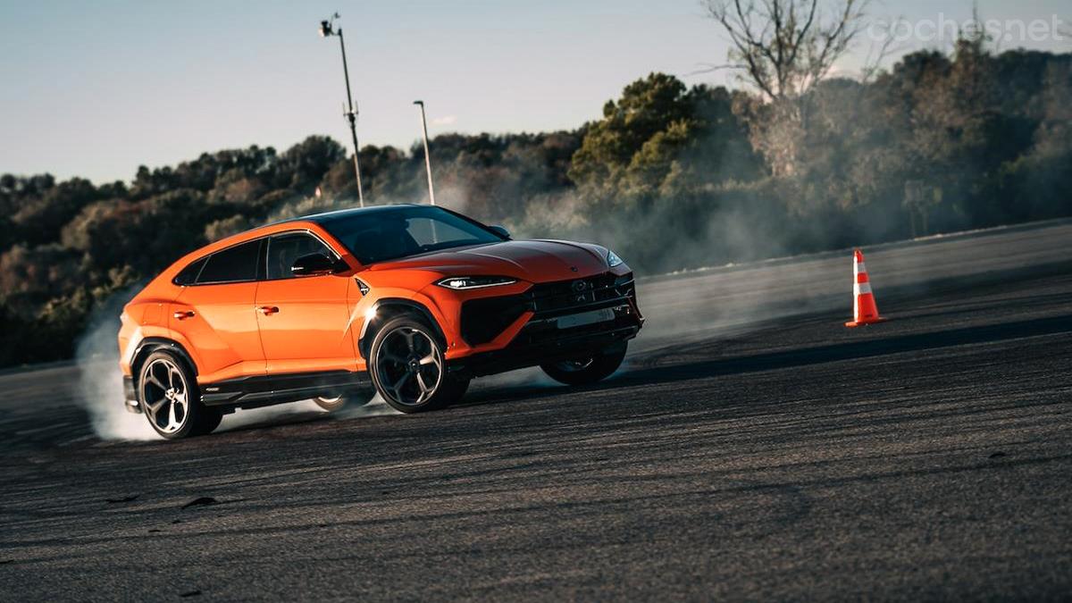 El imponente motor V8 biturbo del Urus SE: 800 CV de pura potencia.