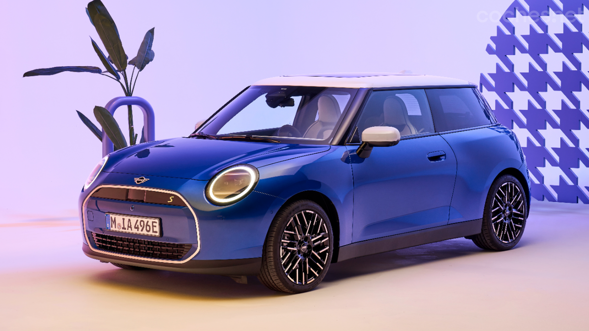 El Mini Cooper Electric estrena nueva plataforma. Habrá dos versiones, con 183 CV y 217 CV, y ofrecerá más autonomía que el actual.