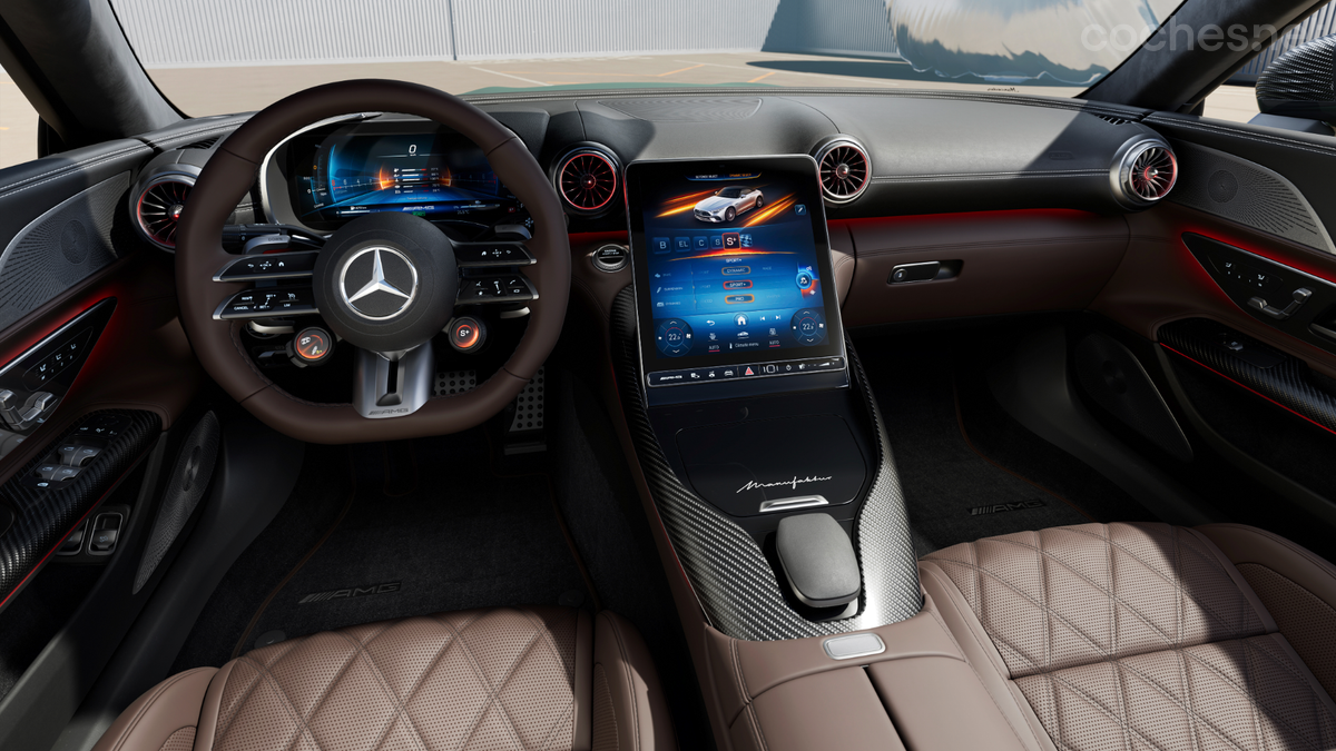 En el Mercedes-AMG SL 63 E Performance, el cliente puede elegir los materiales y los acabados del habitáculo entre una amplísima oferta.