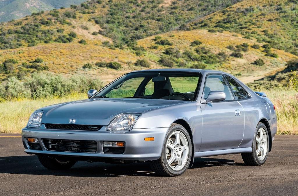 El Honda Prelude tuvo un paso por el mercado español muy fugaz, pero llamó la atención por su diseño cupé con líneas muy marcadas y por su motor con carácter deportivo. 