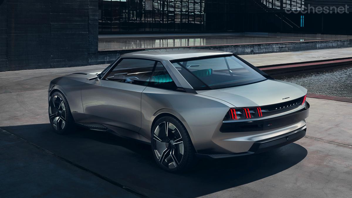 El e-Legend Concept recuerda en sus formas al Peugeot 504 Coupé, pero añadiendo tecnología y diseño futurista.