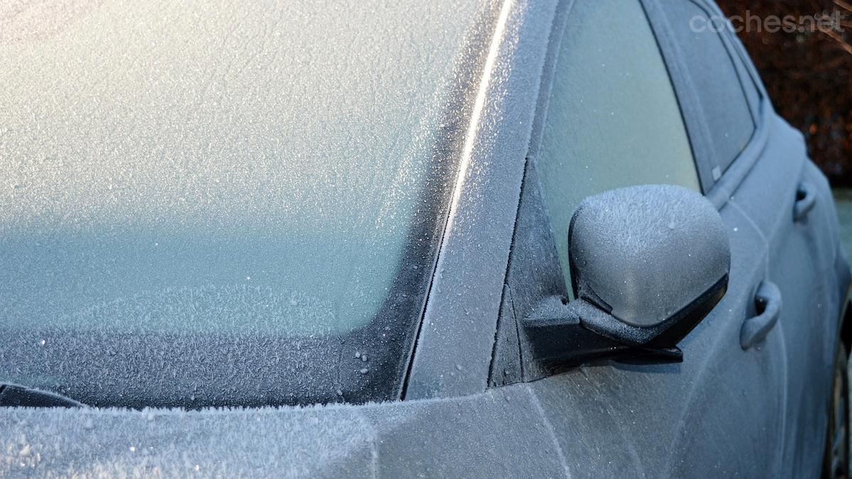 Si el parabrisas está helado, un cambio brusco de temperatura puede provocar daños