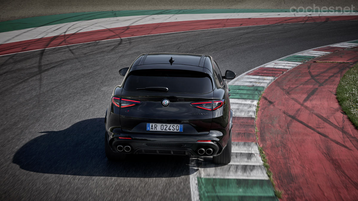 Esta versión limitada Quadrifoglio Super Sport equipa el motor V6 de 2.9 litros con 520 CV a 6.500 rpm.