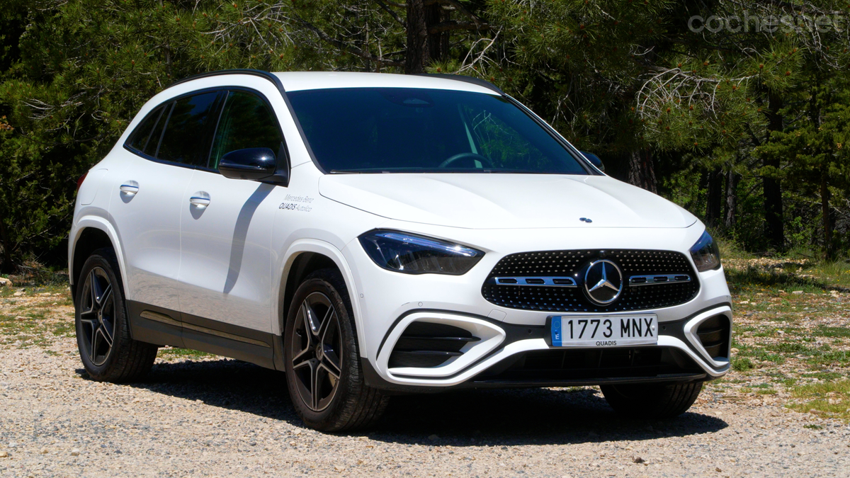 El Mercedes-Benz GLA 250e acaba de recibir una actualización estética y de equipamiento, pero cambia muy poco. 