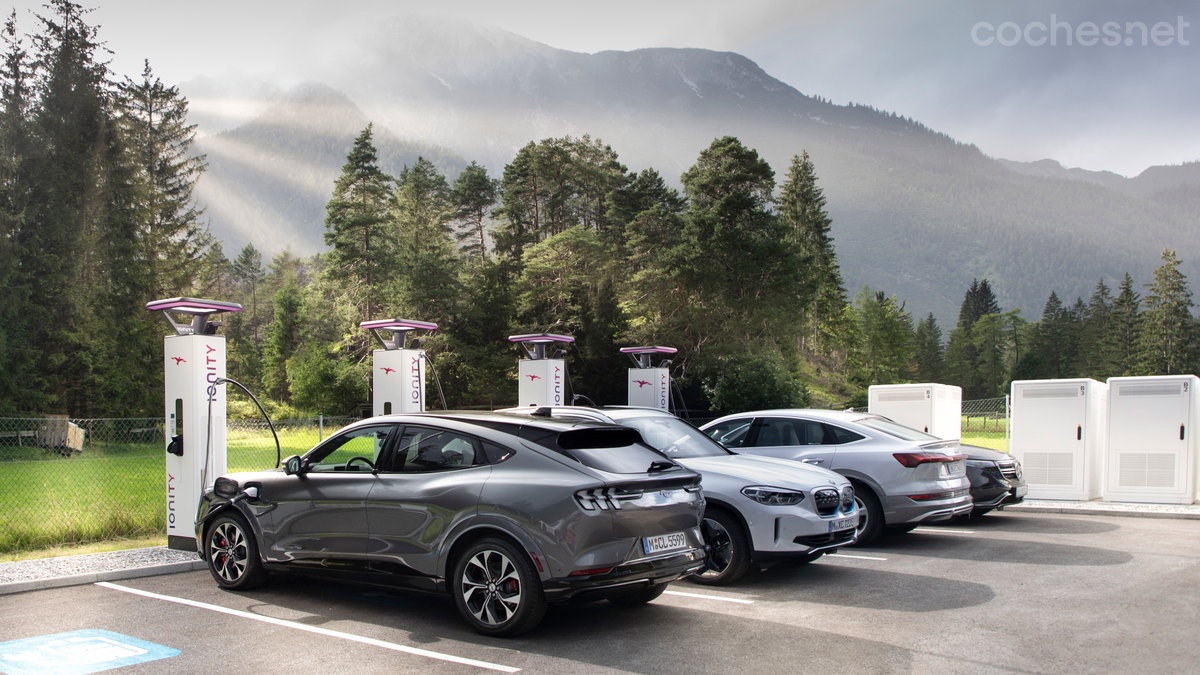 Día Mundial del Coche Eléctrico: el equipo de coches.net cuenta cómo ha cambiado nuestra forma de conducir