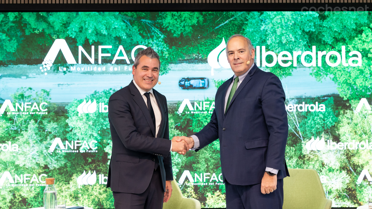 Acuerdo entre ANFAC e Iberdrola para acelerar la electrificación: este es su plan de acción