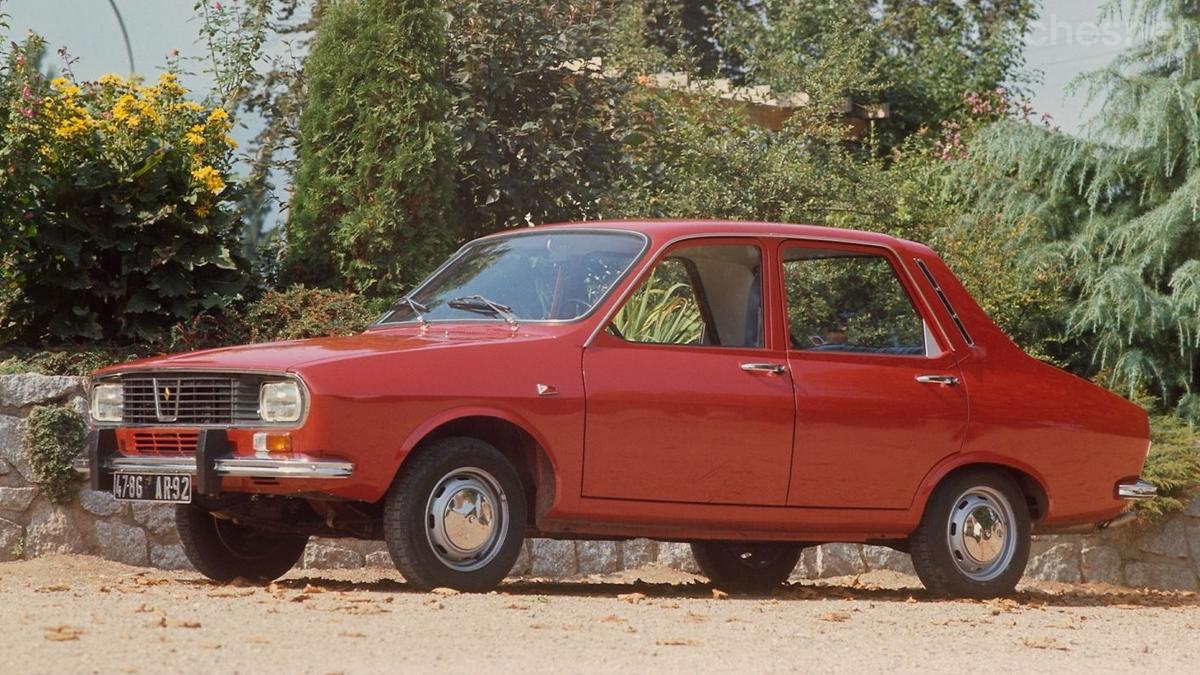 El Renault 12 se intercaló entre los Renault 4 y 6 y el Renault 16 y completó el paso de la marca a la tracción delantera.