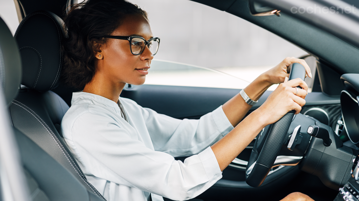 ¡Te pueden multar por conducir con gafas!