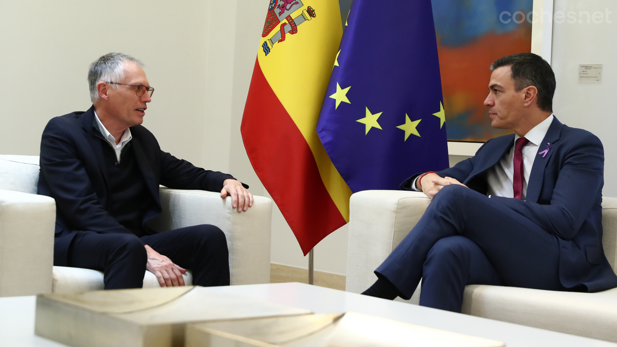 La última imagen de Carlos Tavares como CEO de Stellantis es esta, captada en la reunión que mantuvo con el Presidente Pedro Sánchez el pasado 25 de noviembre.