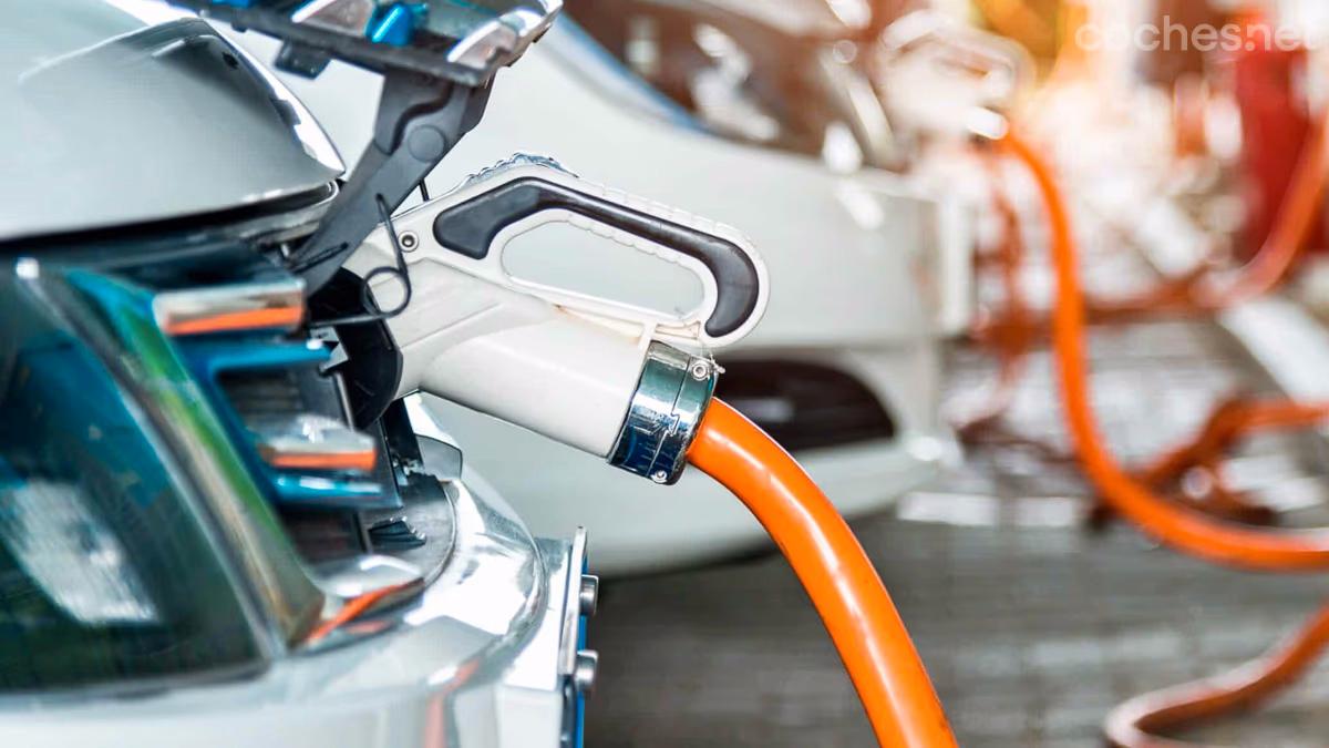 Faconauto cree viable alcanzar las 250.000 matriculaciones de coches eléctricos e híbridos enchufables para finales de 2025.