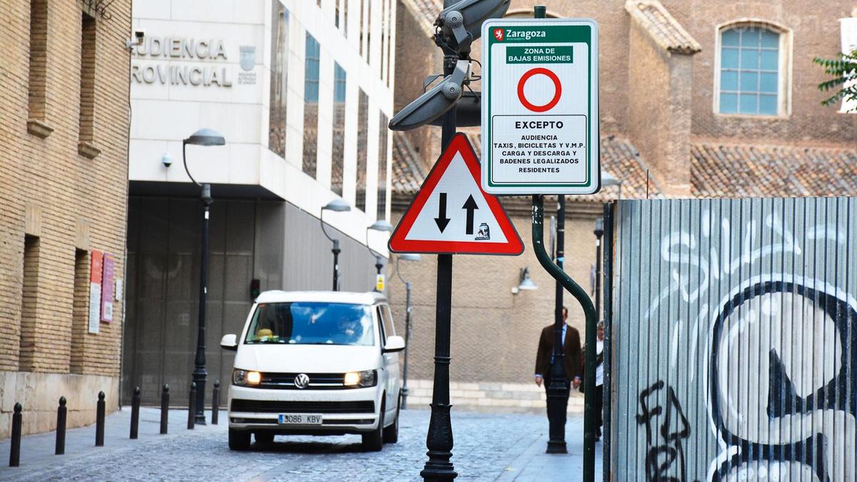 La Fase 1 estará centrada en regular el tráfico y las emisiones en la zona del Casco Histórico.