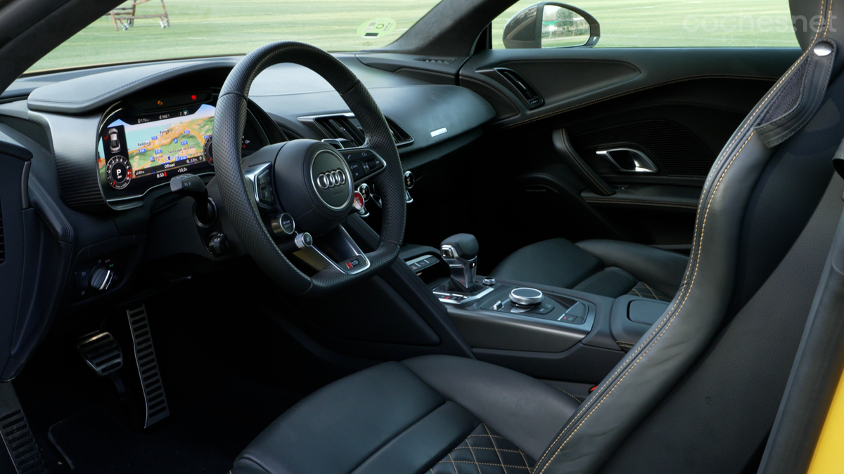 En el Audi R8 la única pantalla la encontramos en el cuadro de mandos