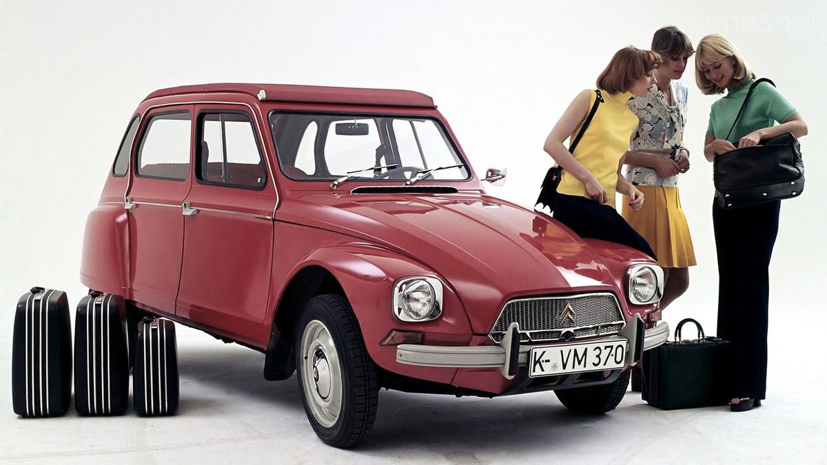 El diseño del Dyane se empezó en Panhard y se terminó en Citroën, donde se modificó el frontal y la trasera.