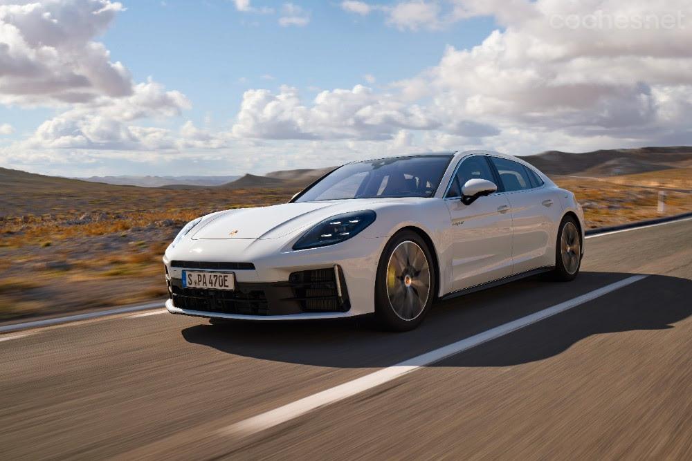 Las nuevas versiones híbridas enchufables del Porsche Panamera 2024 mejoran su autonomía y prestaciones. 