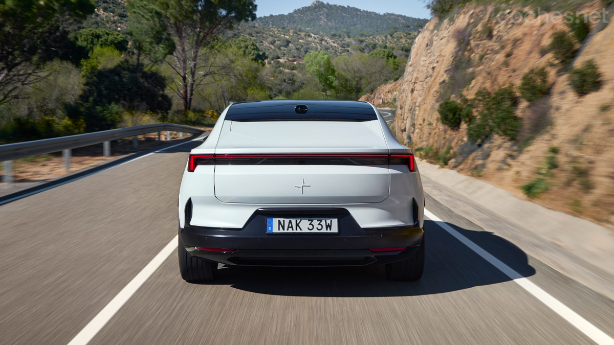 Aunque es un eléctrico pesado, como la mayoría, su buen nivel de potencia compensa para mover la masa del coche, y dar una buena agilidad de respuesta. 