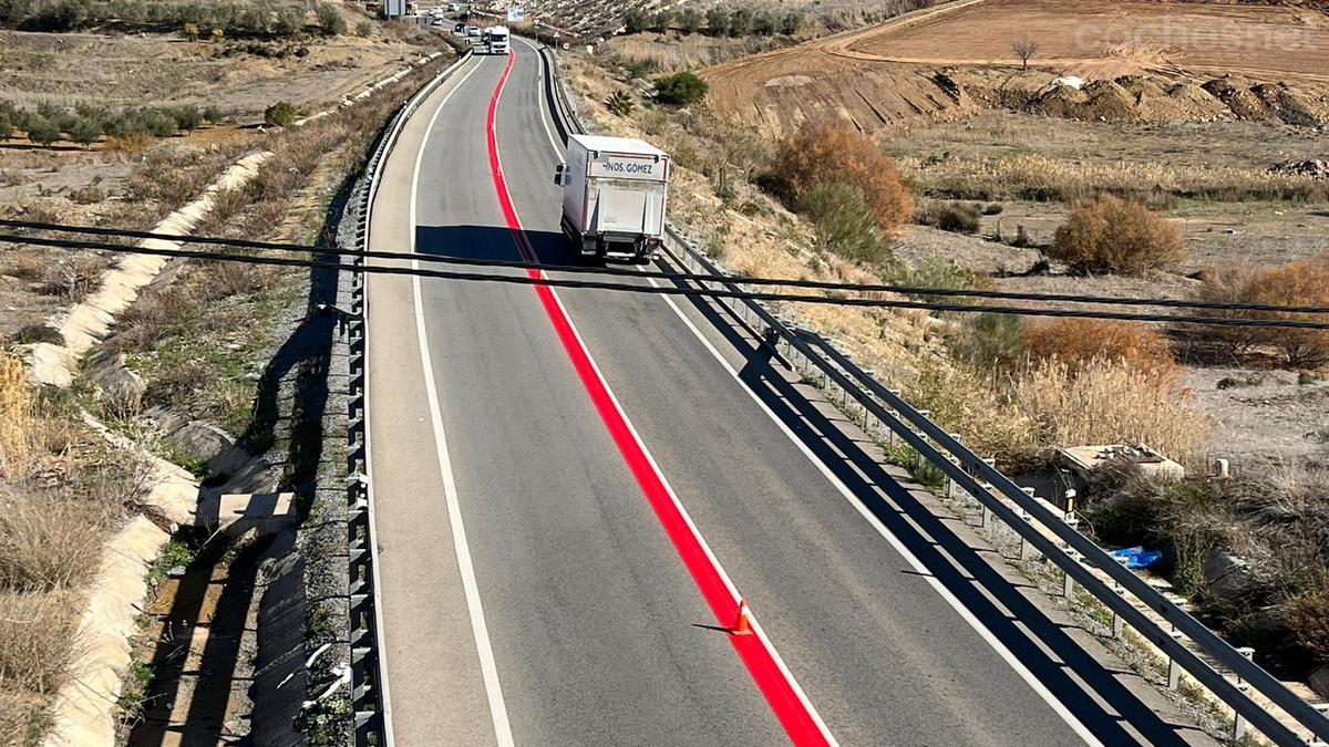 Nueva línea roja para alertar de una carretera peligrosa