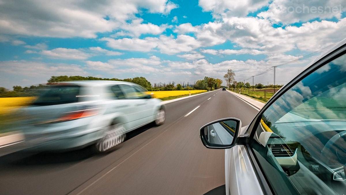 El 49% de los conductores admite haber realizado un adelantamiento superando los límites de velocidad.