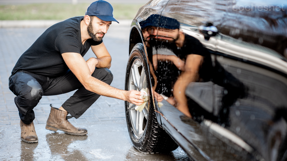 Limpiar las llantas de coche: trucos y productos para la limpieza